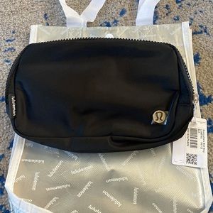 NWT Lululemon everywhere belt bag